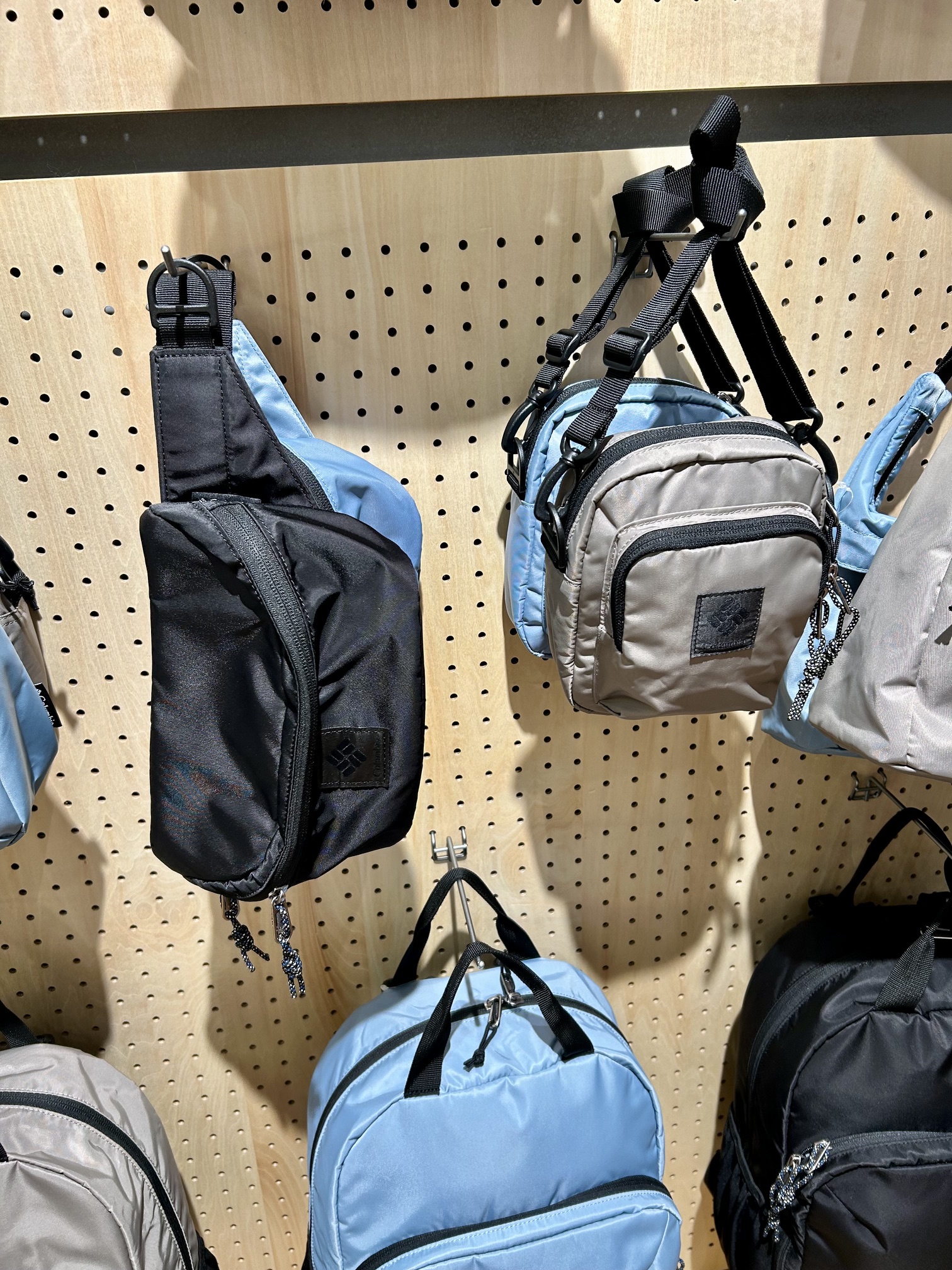 Columbiaのヒップバッグ