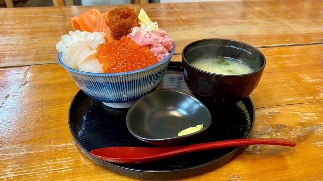 Sasaru うまくて安い海鮮丼 居心地もコスパも良し おたる蝦夷屋