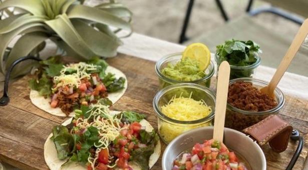 Sasaru カルディ食材 で簡単 挟むだけ の簡単タコス 庭キャンプやピクニックにも