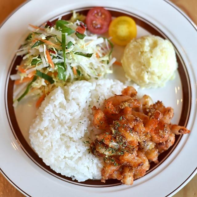 カフェ　ドライブ　多国籍料理　カフェカラマ マオイ