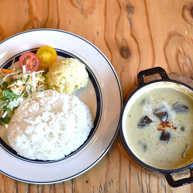 カフェ　ドライブ　多国籍料理 カフェカラマ マオイ