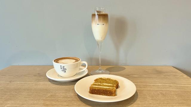 Sasaru 円山公園駅から徒歩2分 お花に囲まれ贅沢カフェタイム ワイングラス 映えメニューも Lemoa