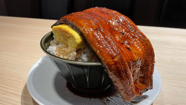 Sasaru 1日10食限定 約1 5kgの うな玉丼 丼からはみ出る 特大うなぎ が圧巻のビジュアル 札幌