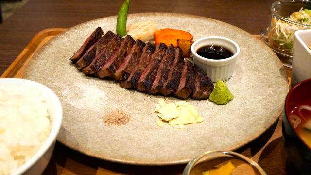 札幌　ニクヤガボタイ　ステーキ定食　サーロイン