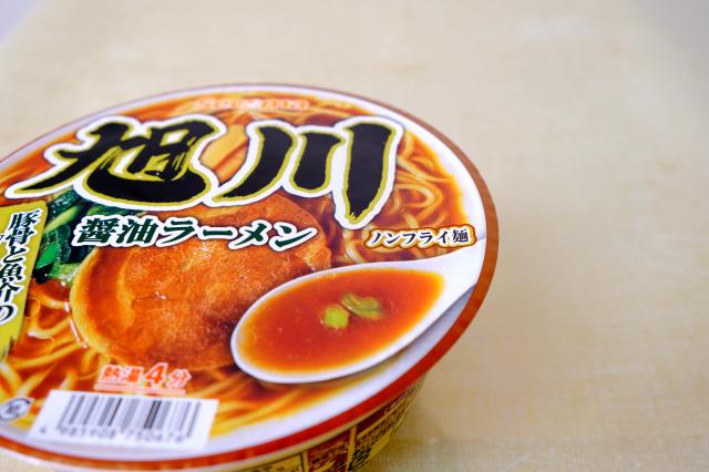 セコマのカップ麺　旭川醤油ラーメン