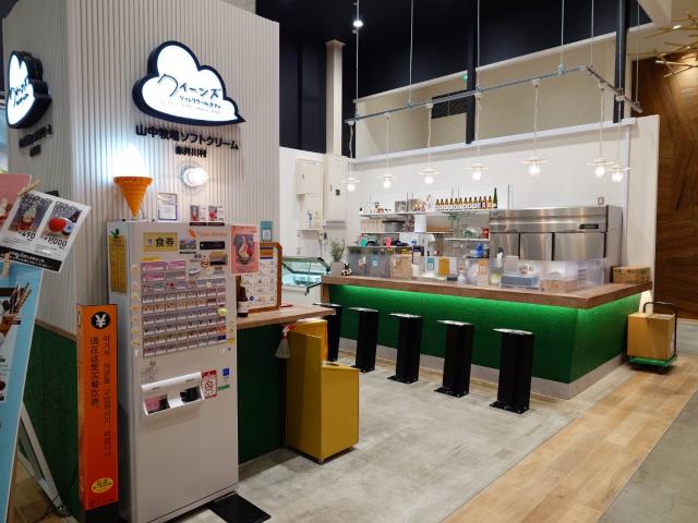 クイーンズソフトクリームカフェ　モユクサッポロ