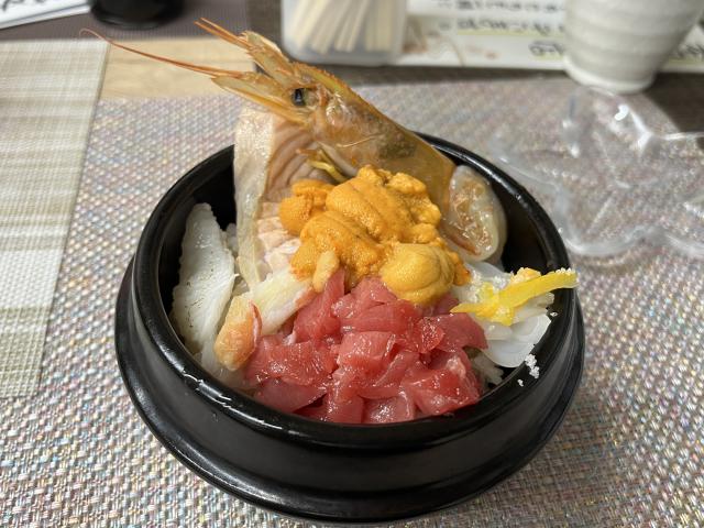 穴場寿司店みっけ！“好きなネタを好きなだけ”石狩の寿司店で作る“勝手丼”