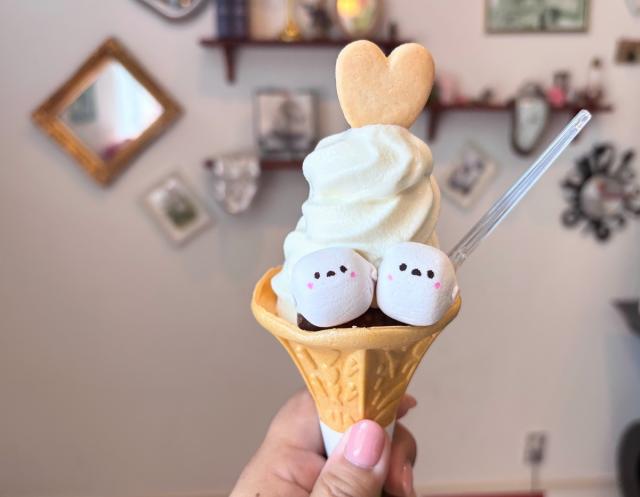 ALICE CREAM シマエナガ ソフトクリーム