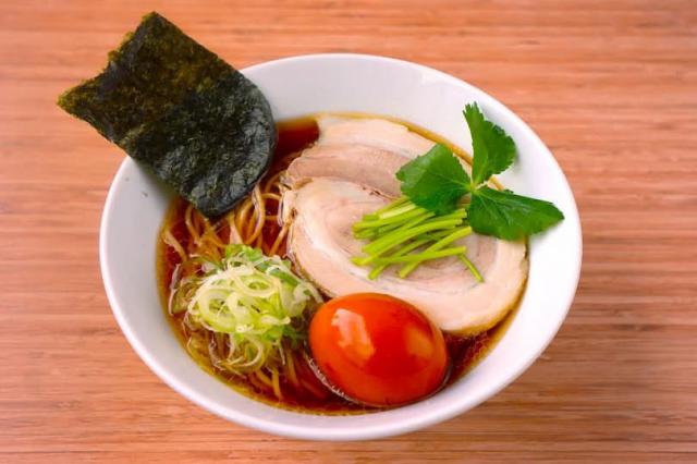 朝ラーメン新店！女性ライター初の“朝ラー”体験！削りたて鰹出汁が沁みる【石狩】