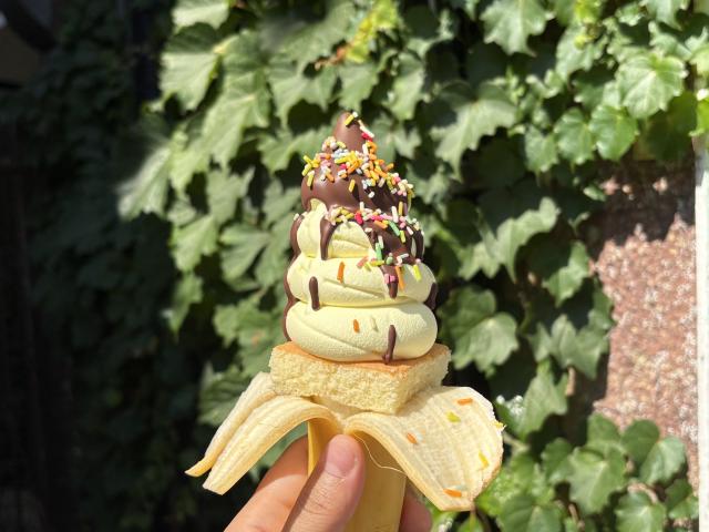 毎年大人気！ビジュアル強すぎる“チョコバナナ”ソフトクリーム…24条の有名店の話題スイーツ【札幌】