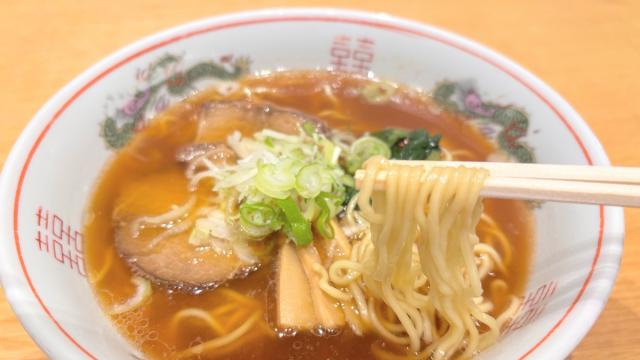 ボリューム満点「学生焼きそば」社会人もOK！ってすごい JR旭川駅内ラーメン店