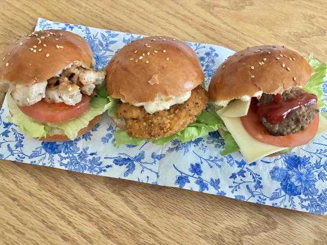 焼き鳥バーガー　フライドチキンバーガー　ハンバーガー