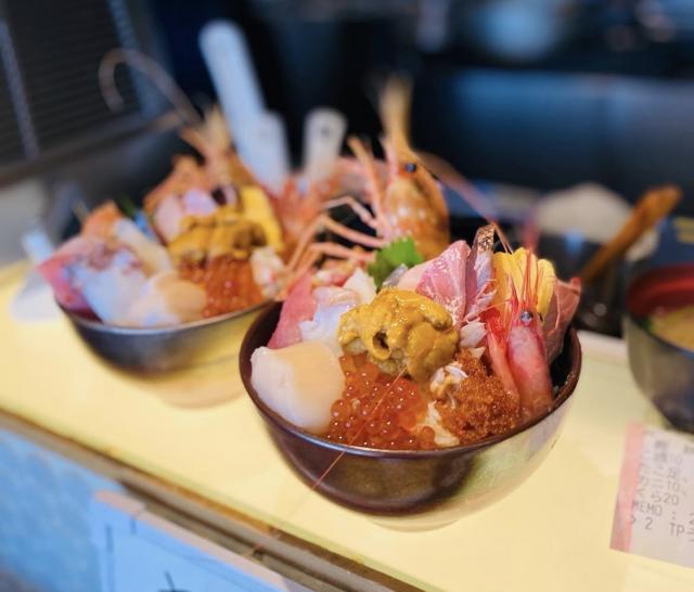 サツエキすぐ“海鮮丼”自分好みの丼が作れる「組み合わせは1万7千通り