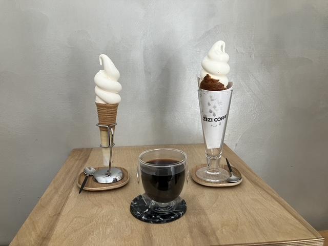 美瑛産ミルクソフト(左)とZIZIブレンド(中央)とクロワッサンソフト(右)