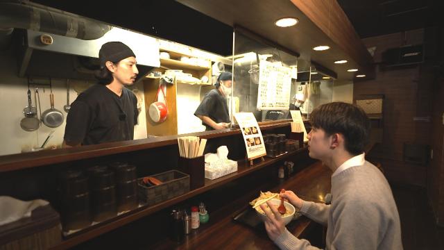 注文している古谷