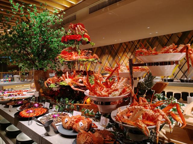 カニ食べ放題！札幌中心部のホテルビュッフェ“カニタワー”がお出迎え「豪華すぎるにもほどがある」