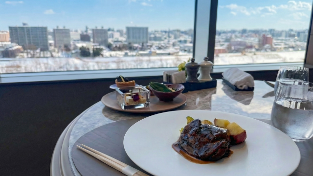 豪華ホテル今だけお得！苺スイーツも食べ放題で4000円台「ご褒美ランチビュッフェ」インターコンチネンタル札幌