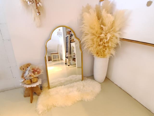 店内にある鏡。撮影スポットにもなっているそうです