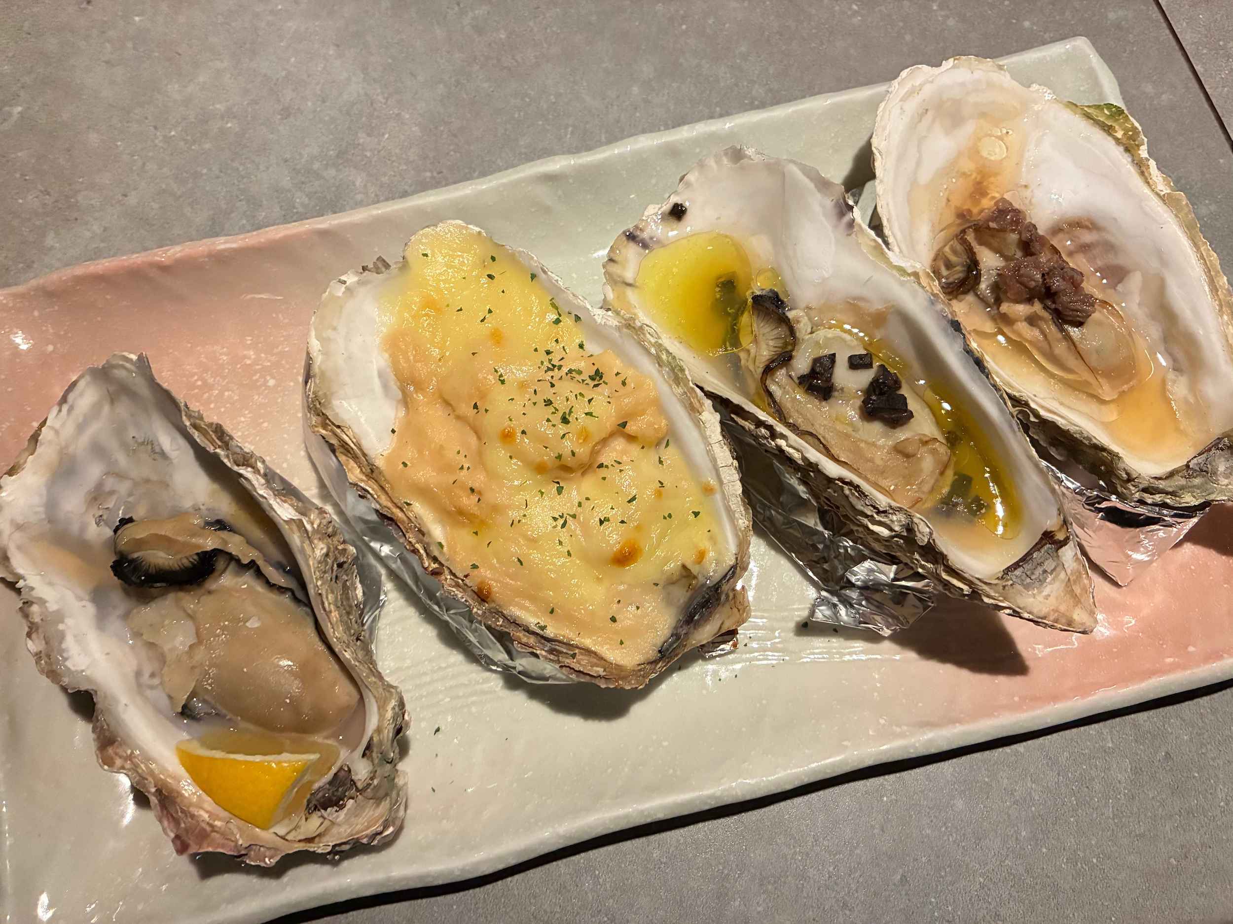 焼き牡蠣　クリームグラタン焼き牡蠣　トリュフ塩焼き牡蠣　アンチョビガーリック焼き牡蠣