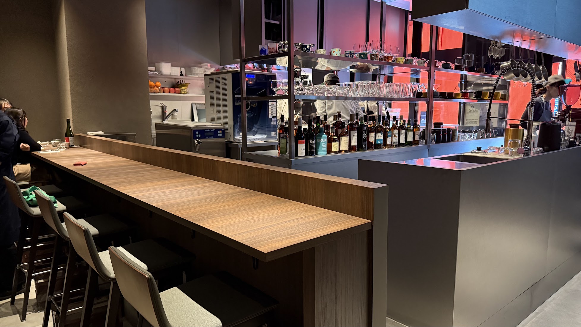 THE GALETTE /パフェ、珈琲、酒、佐藤西6丁目店　店内座席