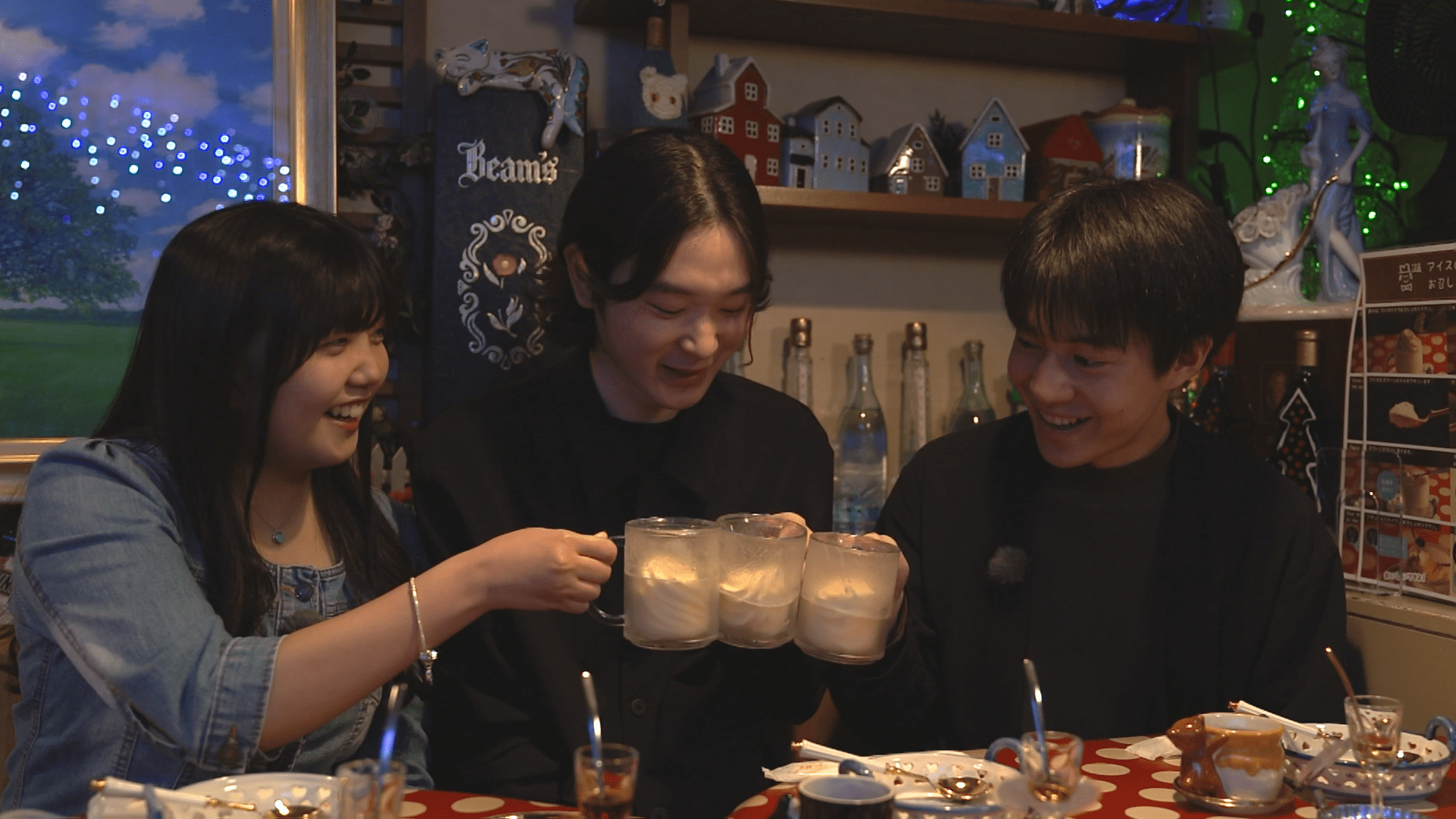 ソフトクリームを食べる会員