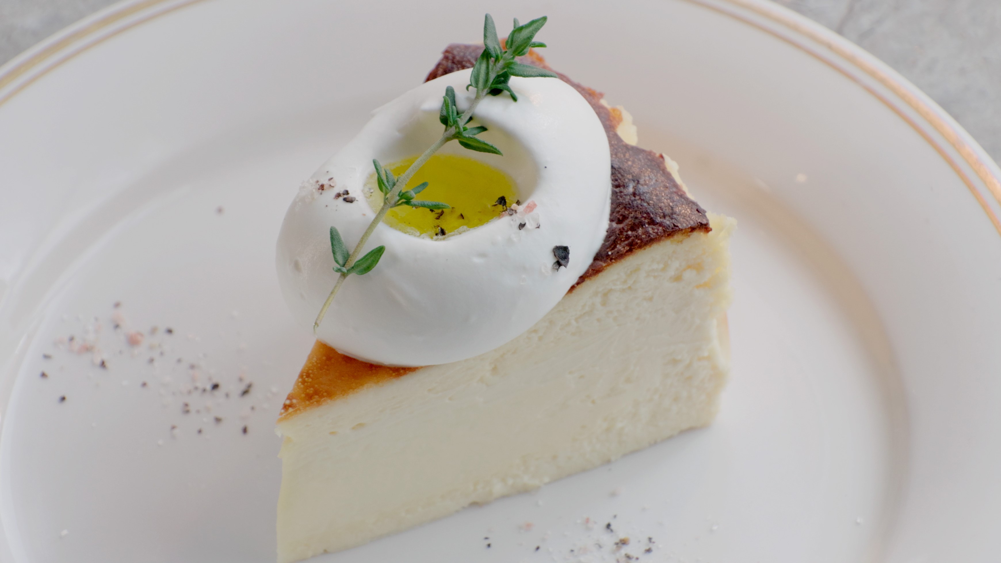 円山に新オープンのカフェで味わう特別なバスクチーズケーキ