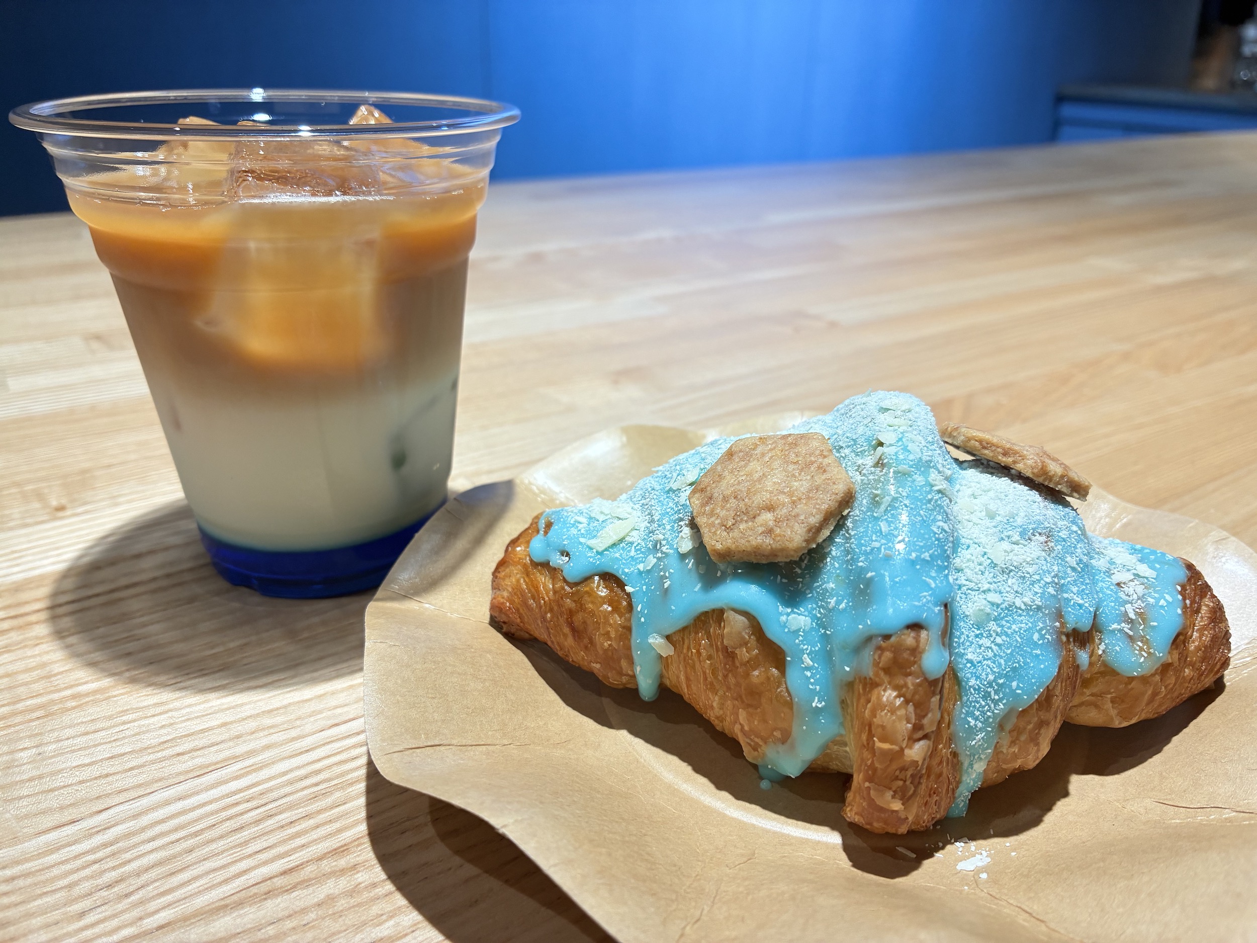 AOAOカフェオレ　あおあおクロワッサン