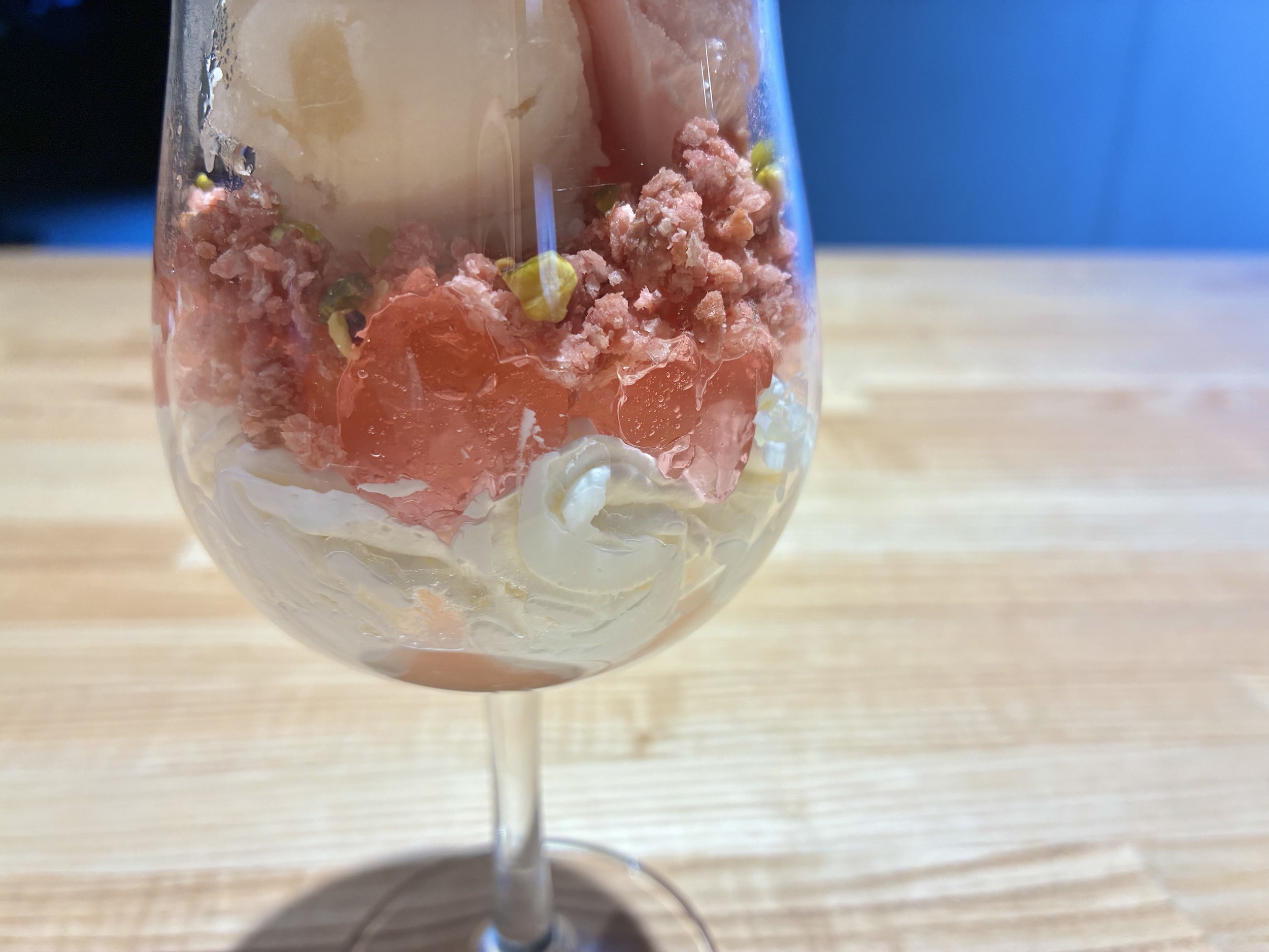 さくらとももの春色パフェ