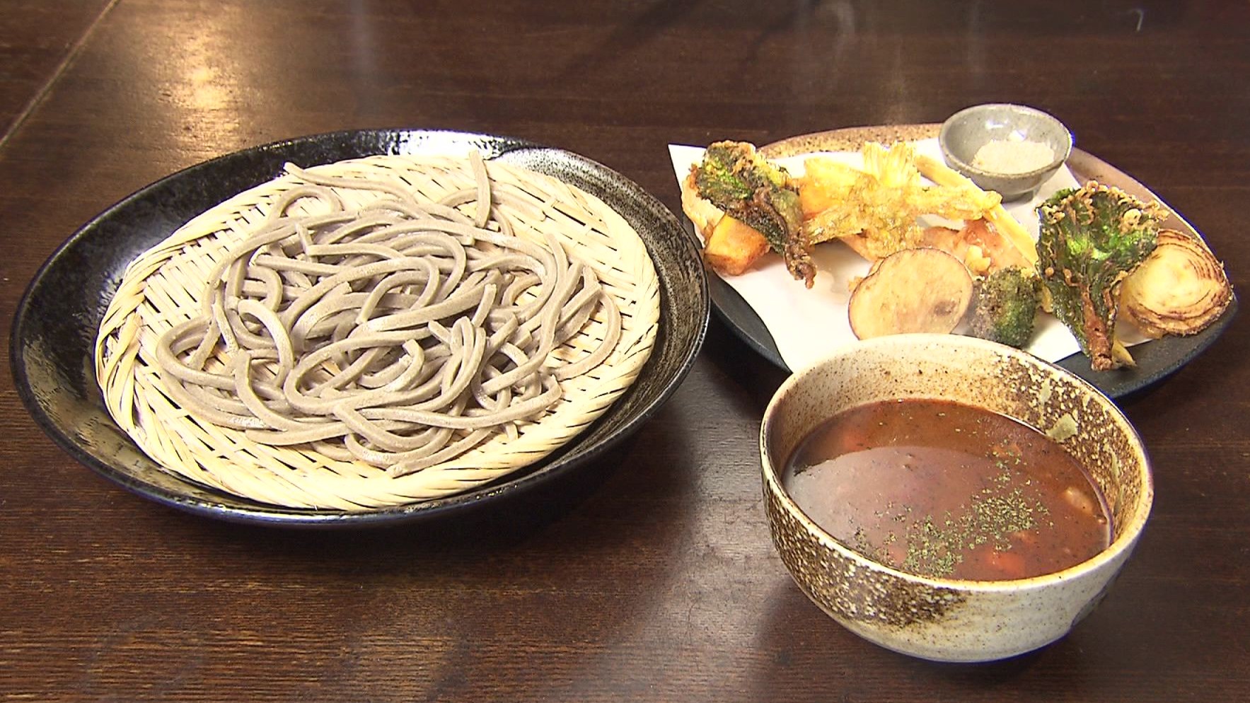 蕎麦の種類“10通り”とり天カレーそば1650円がスパイシー大人気！「クセ 