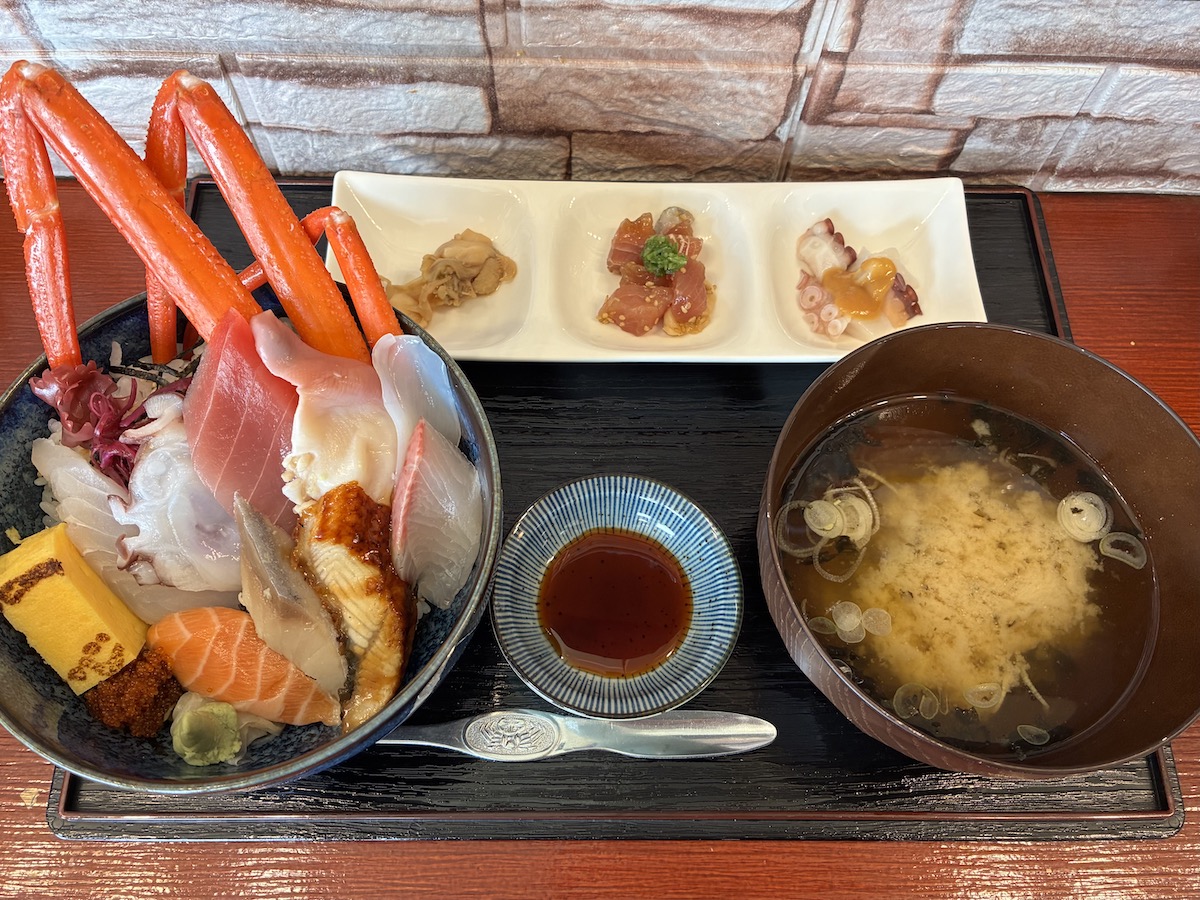 豪華1,650円の海鮮丼！老舗の パン・和スイーツ食べ歩き…小樽の朝グルメが最高！おすすめ“日の出スポット”チェック