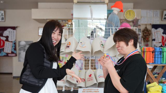 月見湯の奥野里菜さんと上杉あけみさん