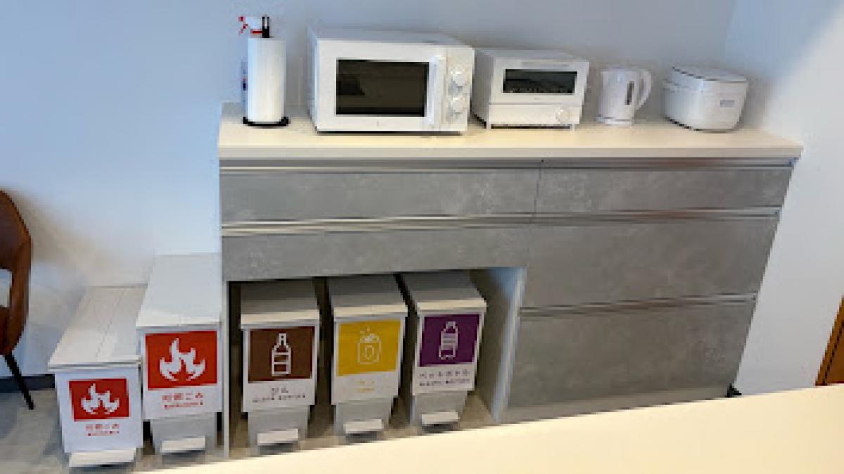 おしゃれで清潔なカウンターキッチン。ピカピカのIH仕様で安全に自炊が楽しめます。