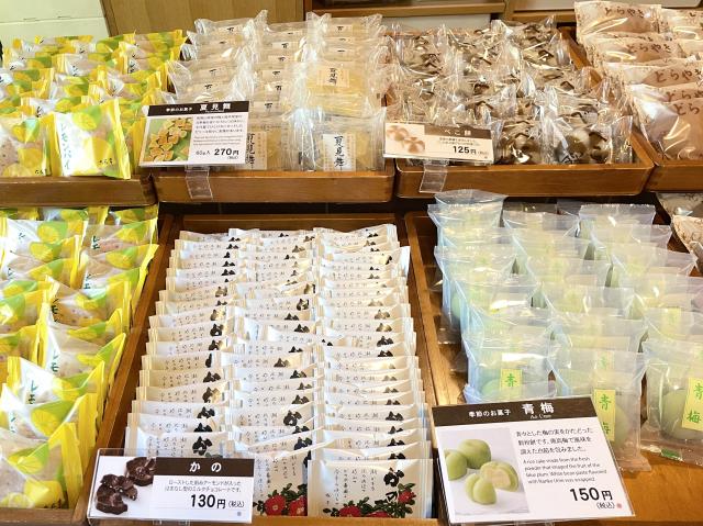 北海道神宮 六花亭神宮茶屋店 店内 お菓子