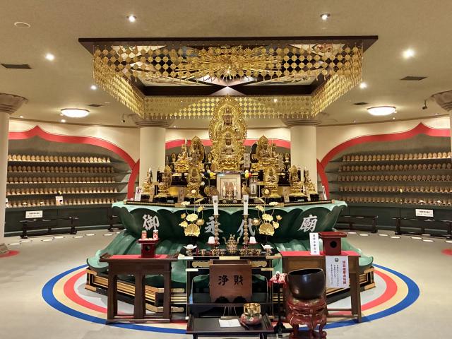 成田山札幌別院新栄寺　光明殿