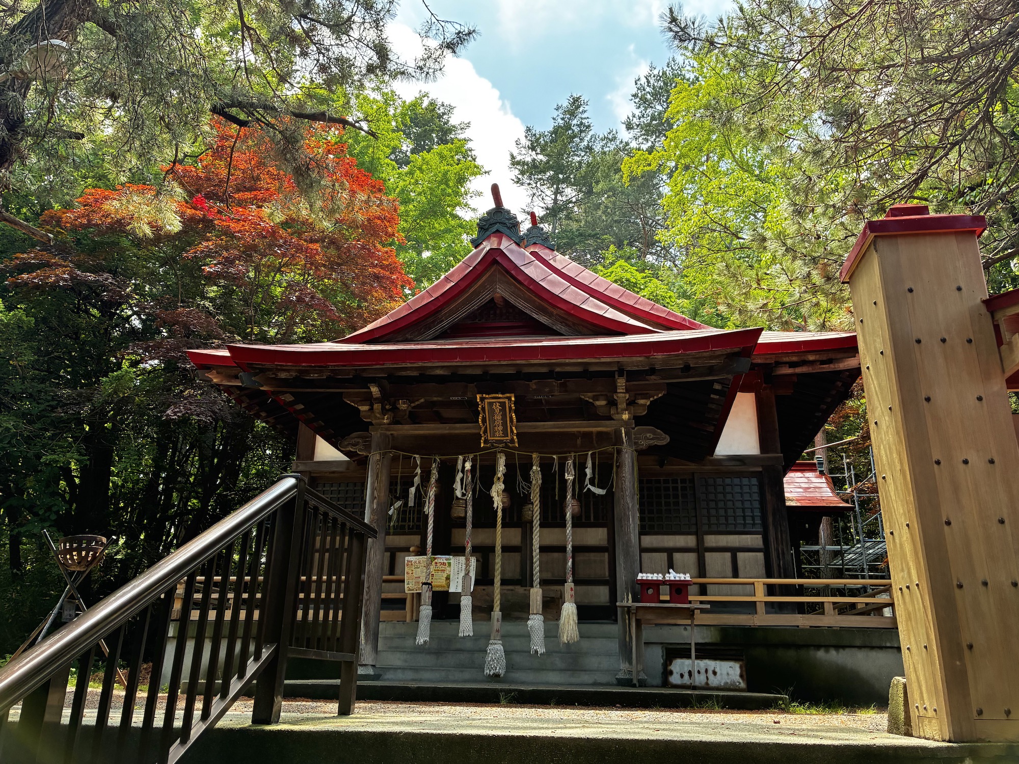 札幌伏見稲荷神社　拝殿