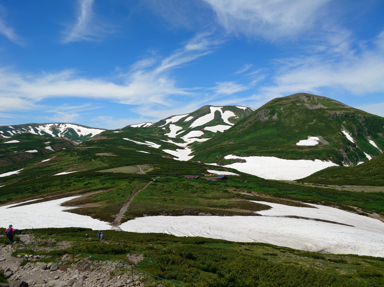 お昼のニュースの気象予報士が“北海道の屋根”大雪山系黒岳の小屋番！登山ブームで賑わう「山の日」山頂でプレゼント配布＆お天気講座